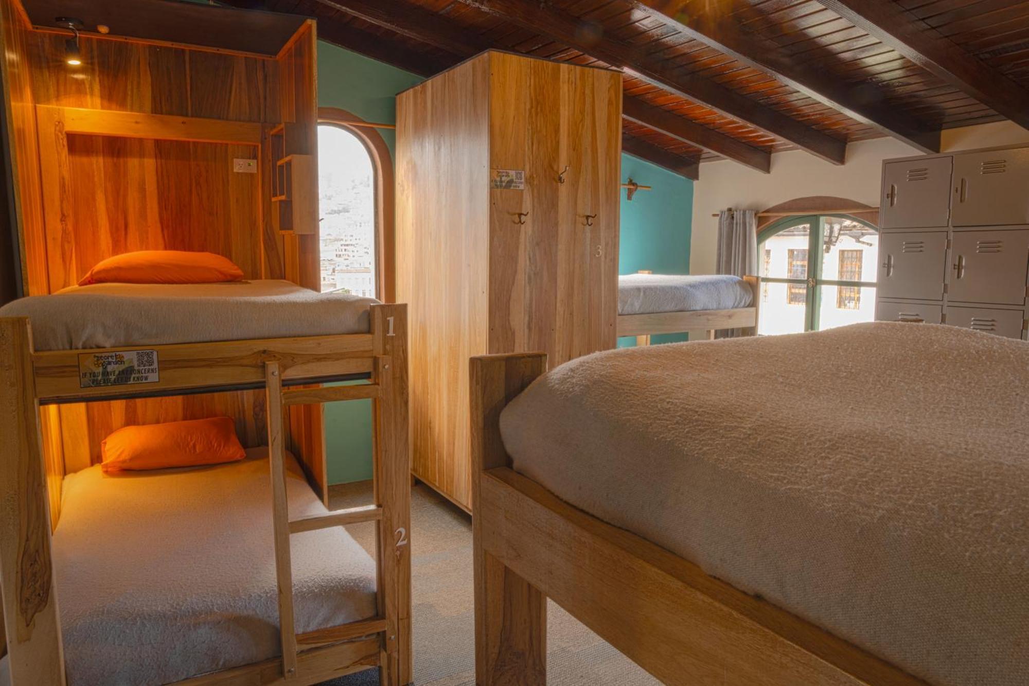 The Secret Garden Hostel กีโต ภายนอก รูปภาพ