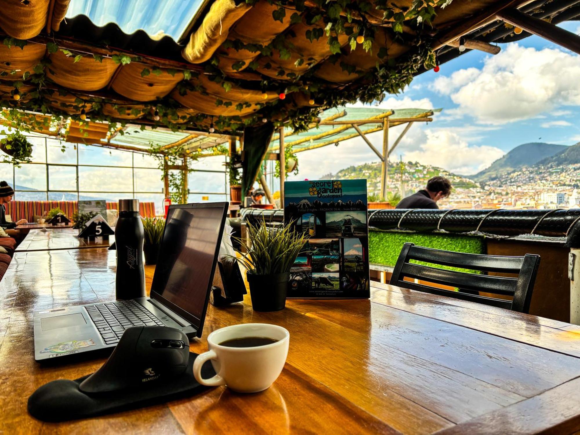 The Secret Garden Hostel กีโต ภายนอก รูปภาพ
