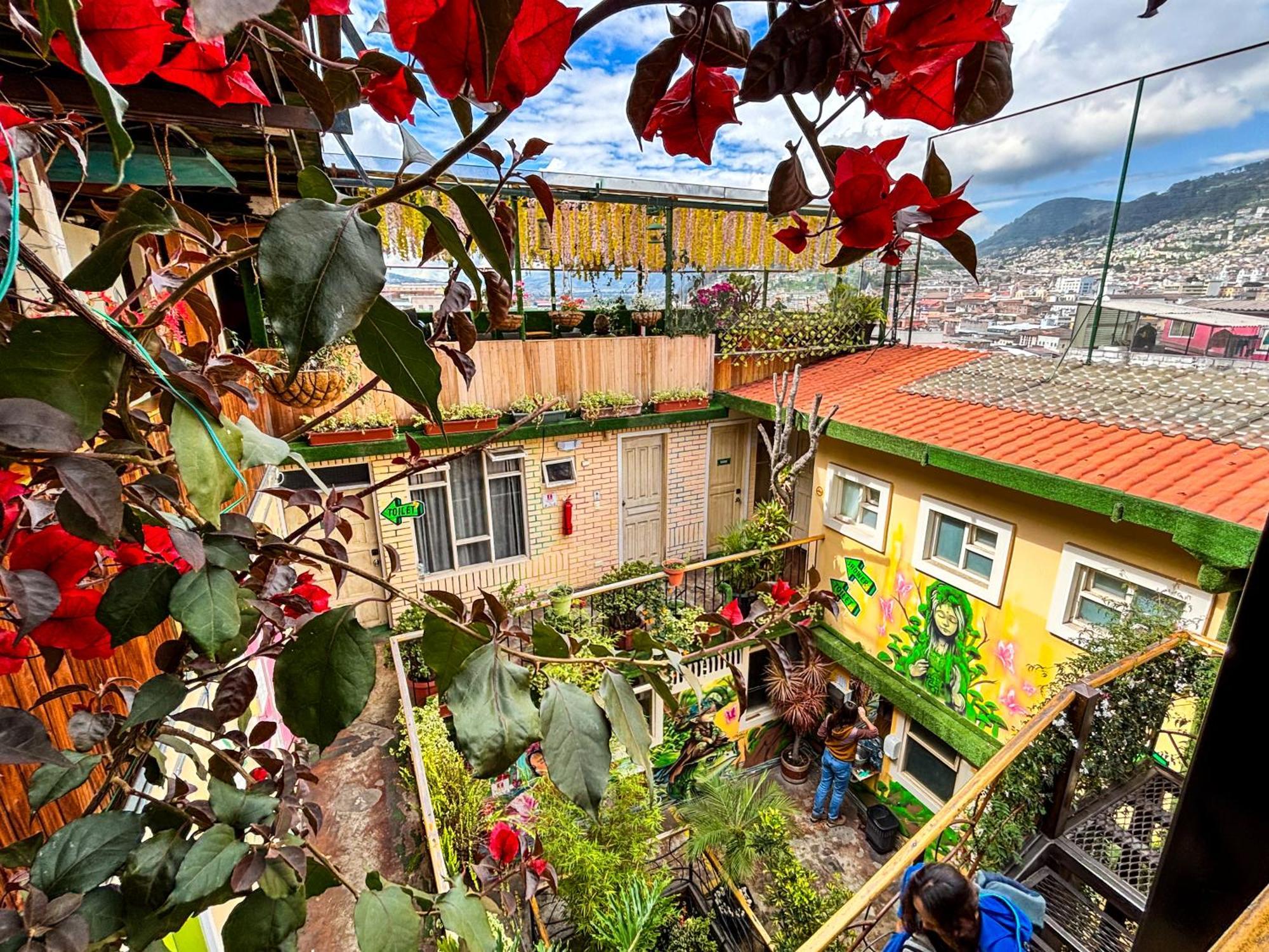 The Secret Garden Hostel กีโต ภายนอก รูปภาพ