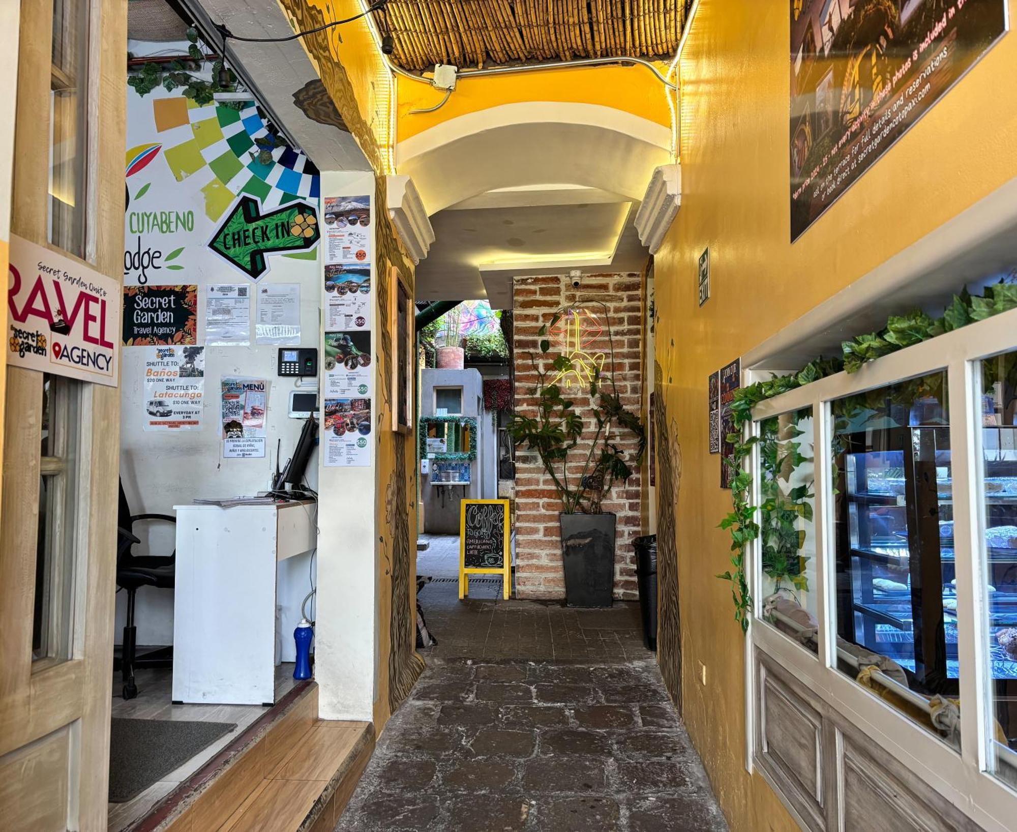 The Secret Garden Hostel กีโต ภายนอก รูปภาพ