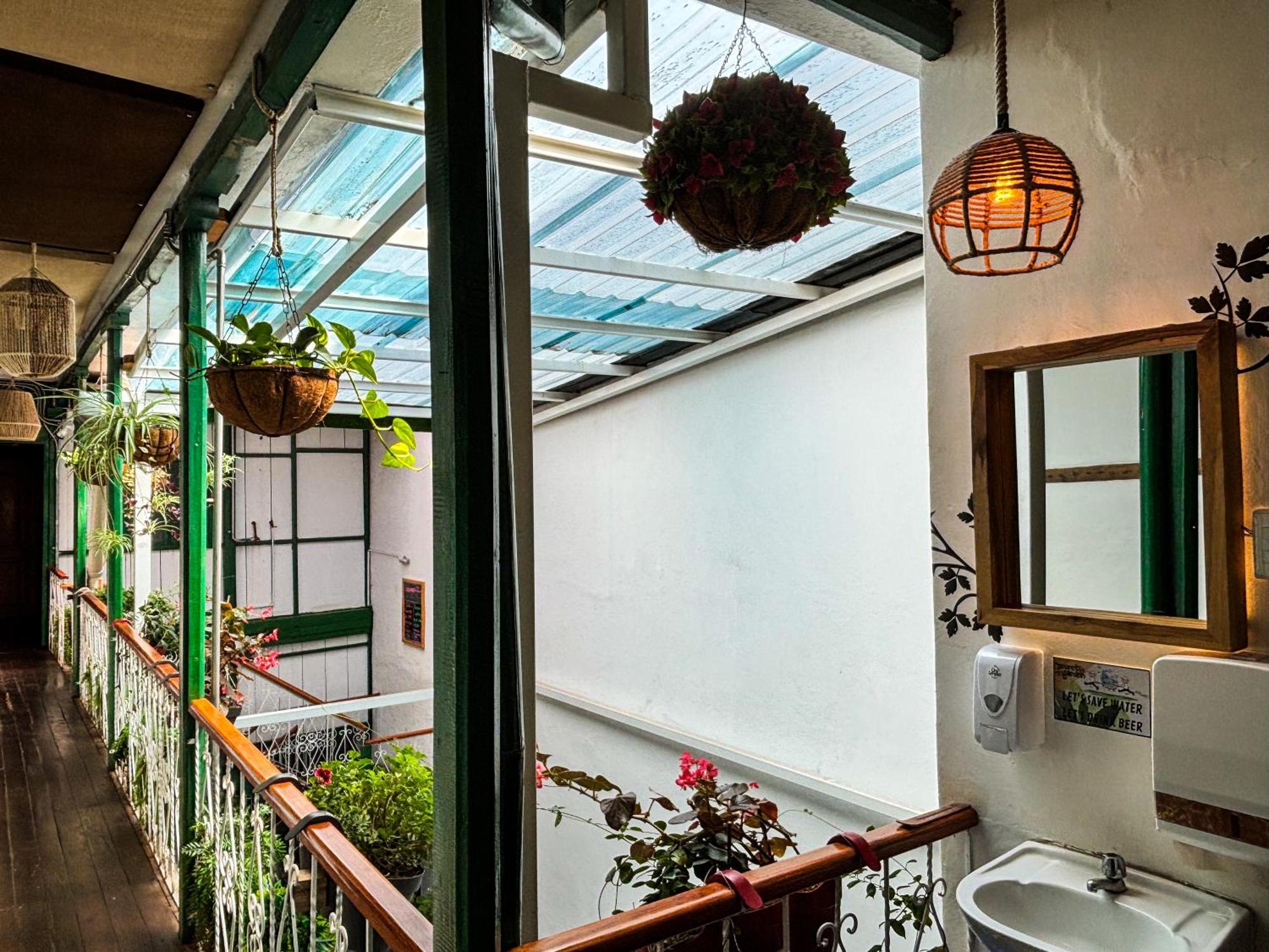 The Secret Garden Hostel กีโต ภายนอก รูปภาพ